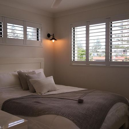 Burleigh On The Beach Gold Coast Exterior photo
