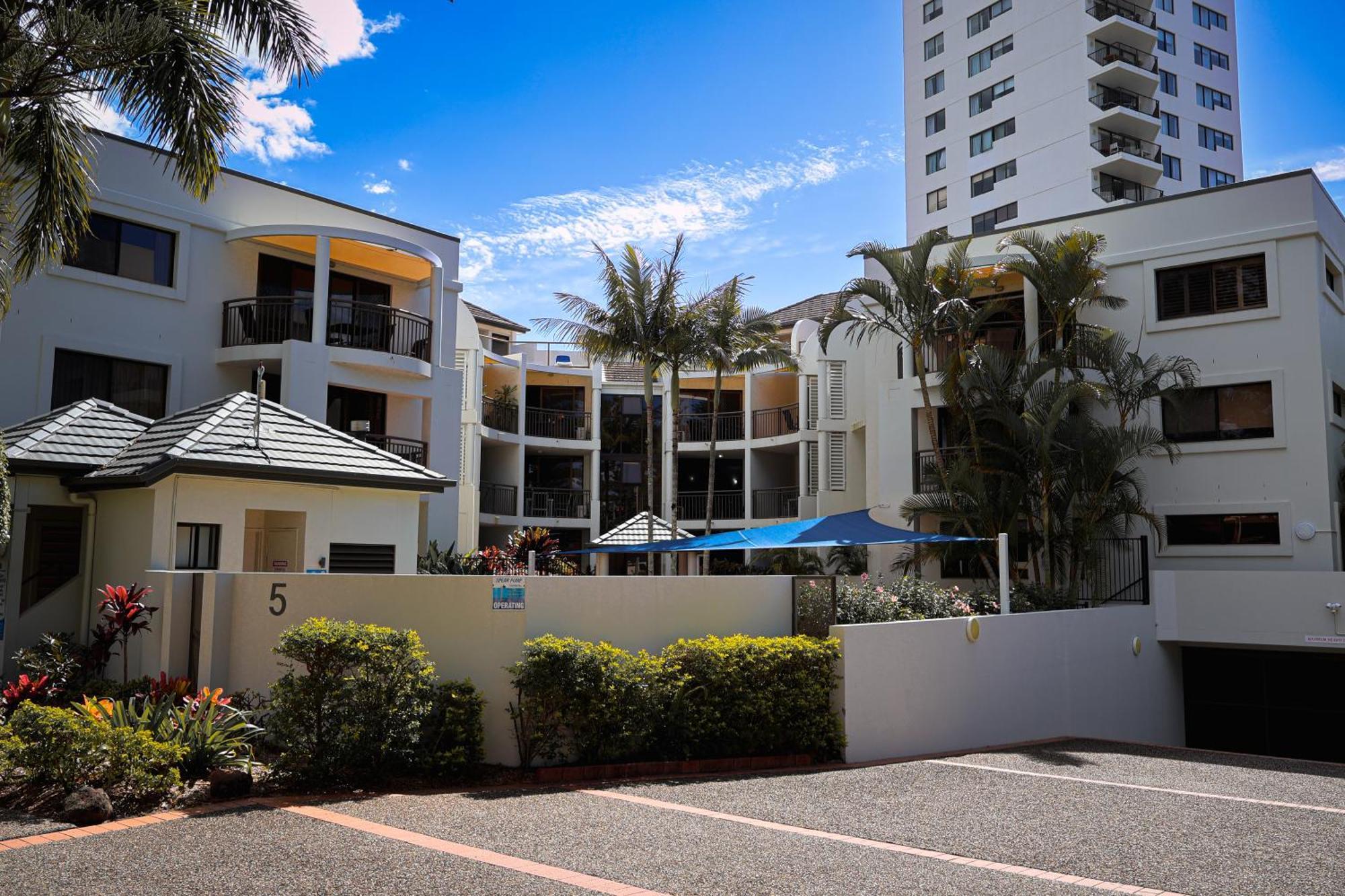 Burleigh On The Beach Gold Coast Exterior photo