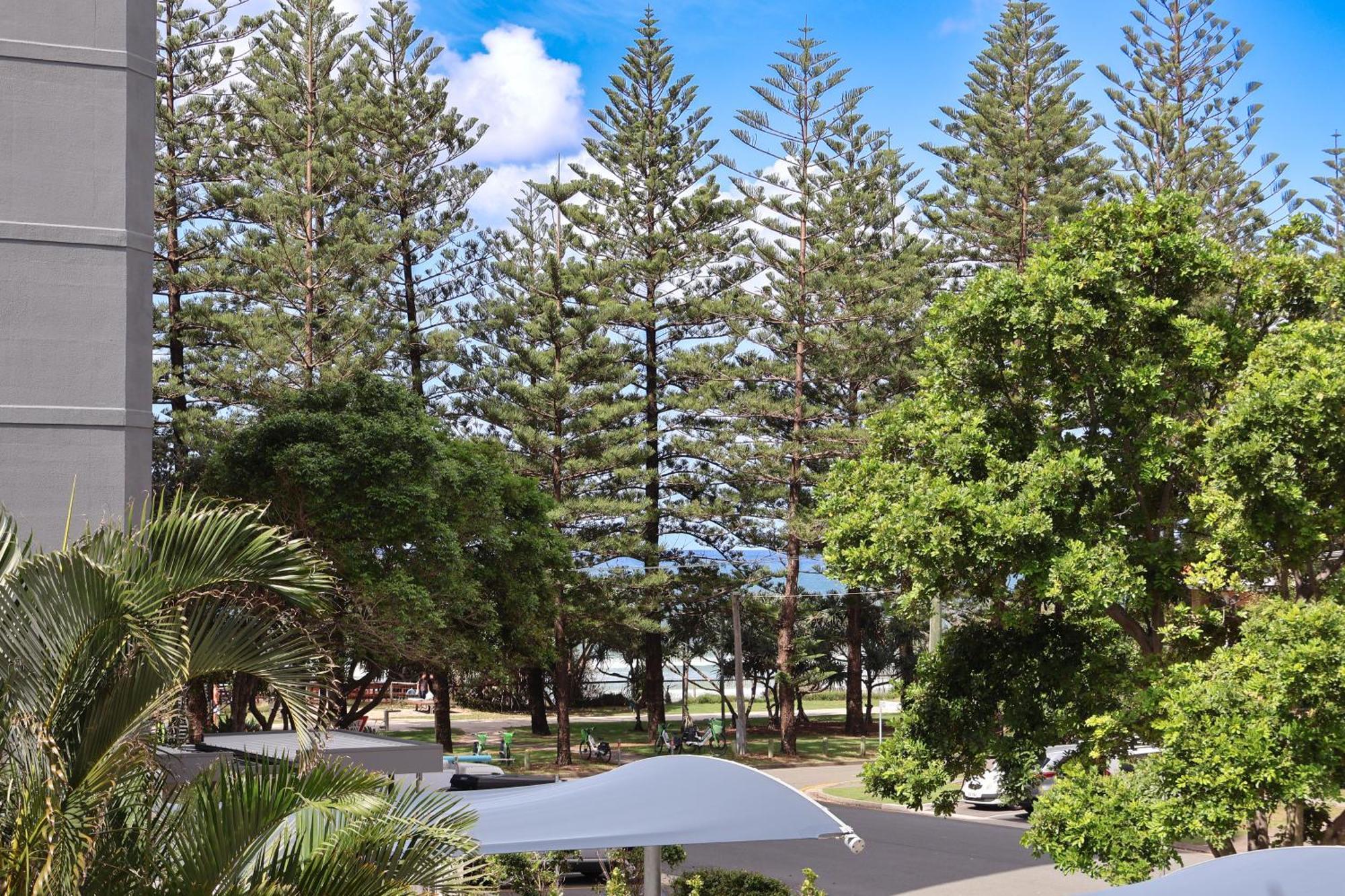 Burleigh On The Beach Gold Coast Exterior photo